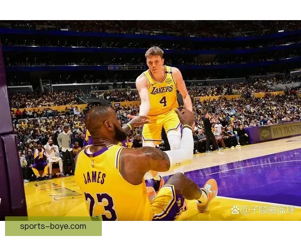 东契奇准三双表现遭质疑 湖人内线增援詹姆斯 客场征程面临严峻挑战_ijt5nigd